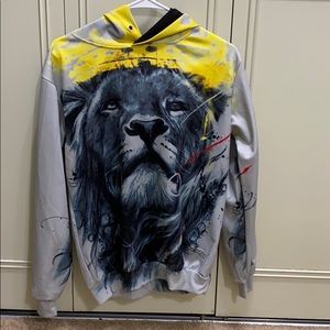 Hoodie with lion and paint print.